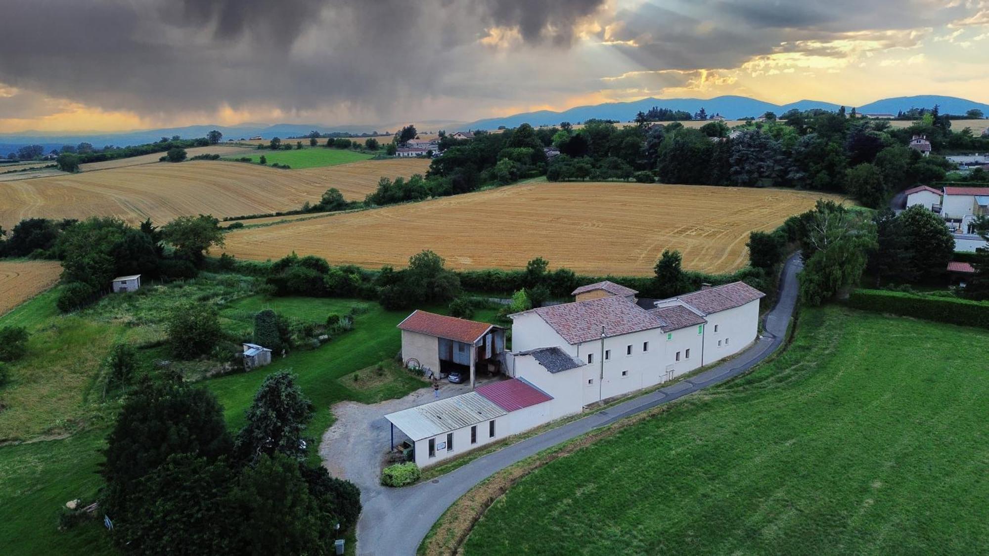 La Ferme Des Cerisiers Bed and Breakfast Reventin-Vaugris Buitenkant foto